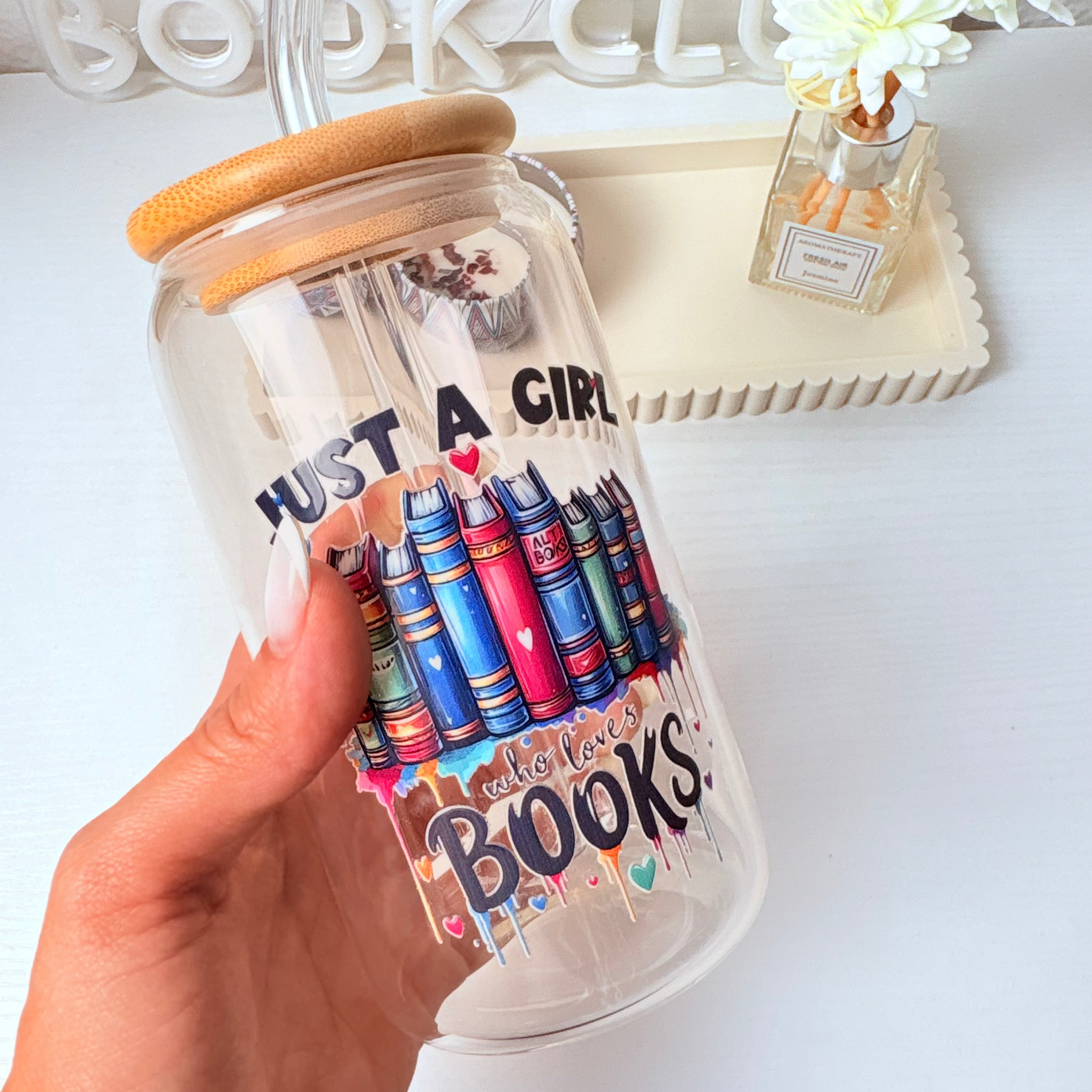 Who loves Books 16 oz Glass